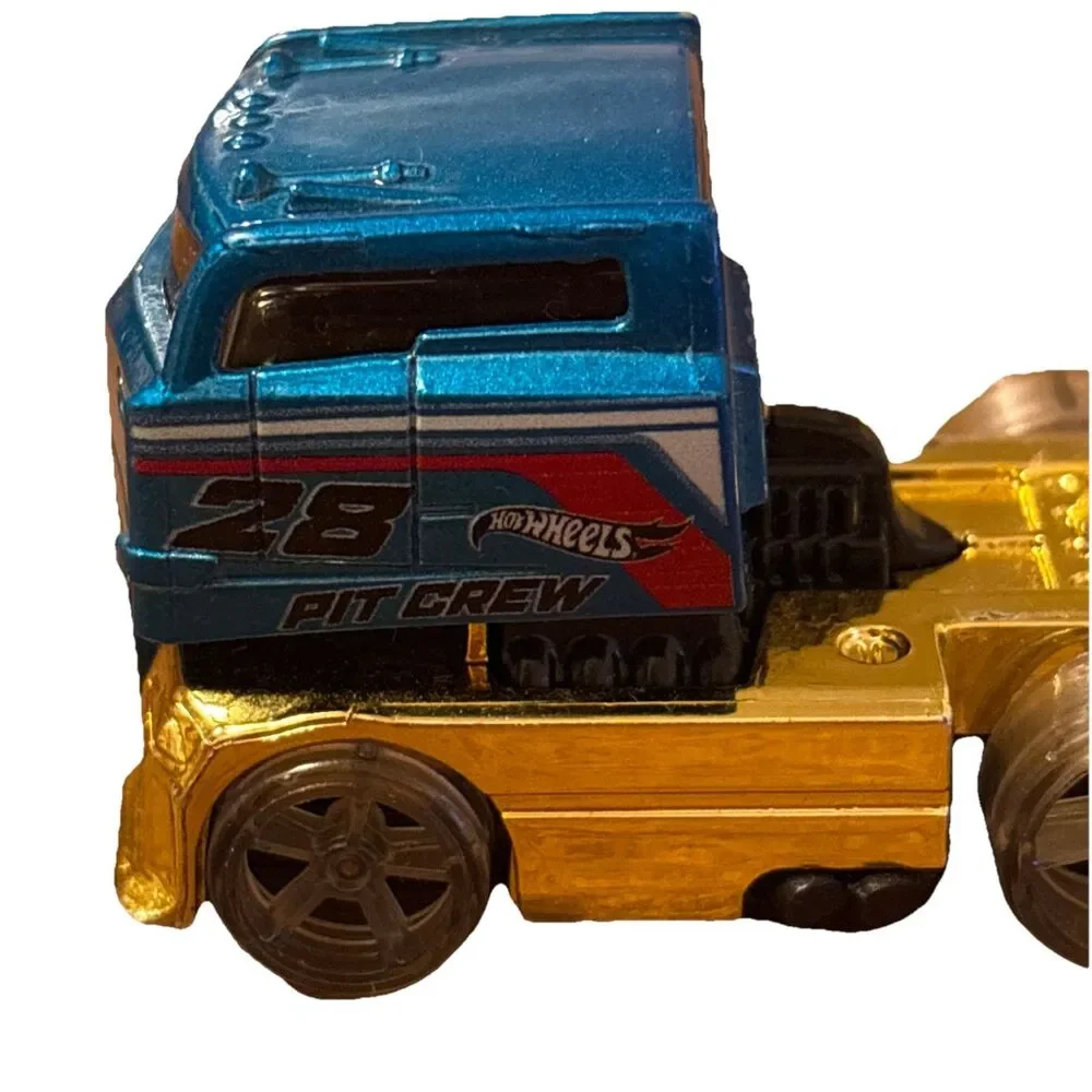 Hot Wheels Super Rigs RIG DOG 1:64 Diecast Semi Truck Hauler